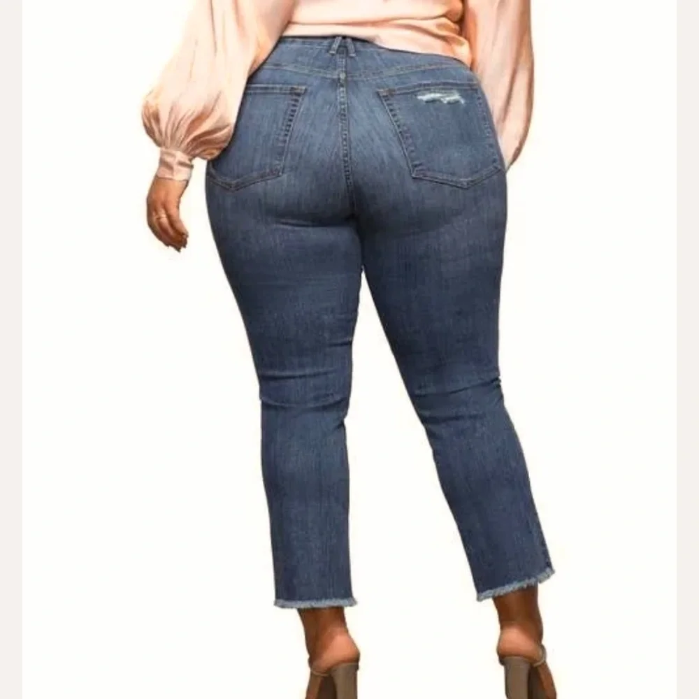 Good American Good Straight Jeans - Picture 2 of 9
